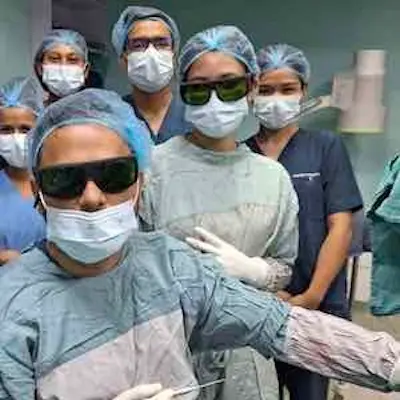 Dr. Shah performing gastrointestinal surgery